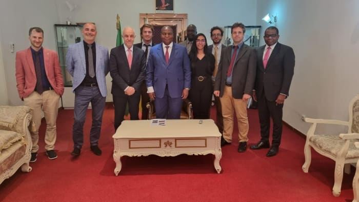 Un grupo de Bitcoiners viajó a la República Centroafricana para reunirse con el presidente del país y discutir las vías para la adopción de bitcoin.