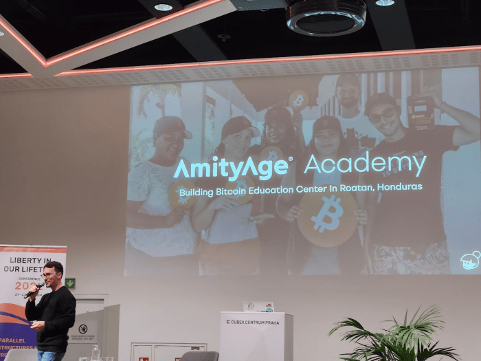 Academia AmityAge