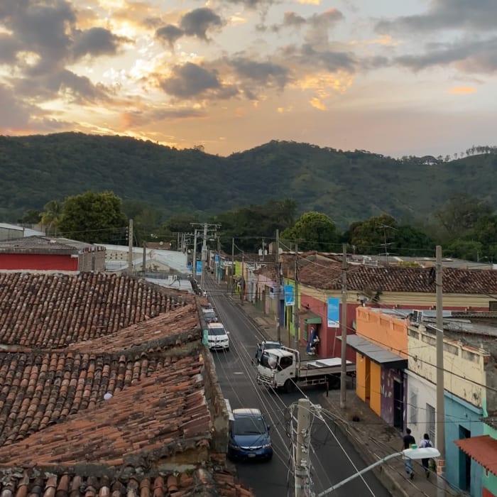 horizonte en el atardecer de El Salvador